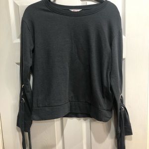 Arizona Jeans laced sleeved sweatshirt size M